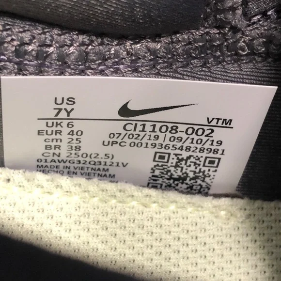 ✨✨SOLD✨✨Nike Air Max 270 Extreme Volt Grey Size 7/ Wmn 8.5 - Picture 8 of 8